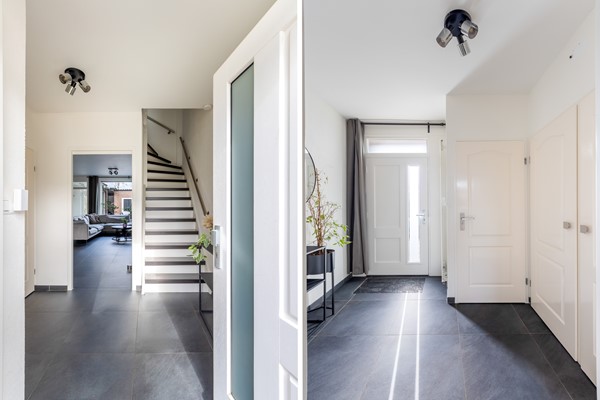 Foto - Te koop:  Verzorgde tussenwoning in Fijnaart!